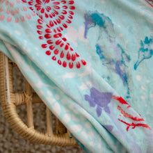 Load image into Gallery viewer, lapisbee Velvet Plush Home Fleece Throw Blanket 50&quot; x 70&quot; (Seahorseand Coral)

